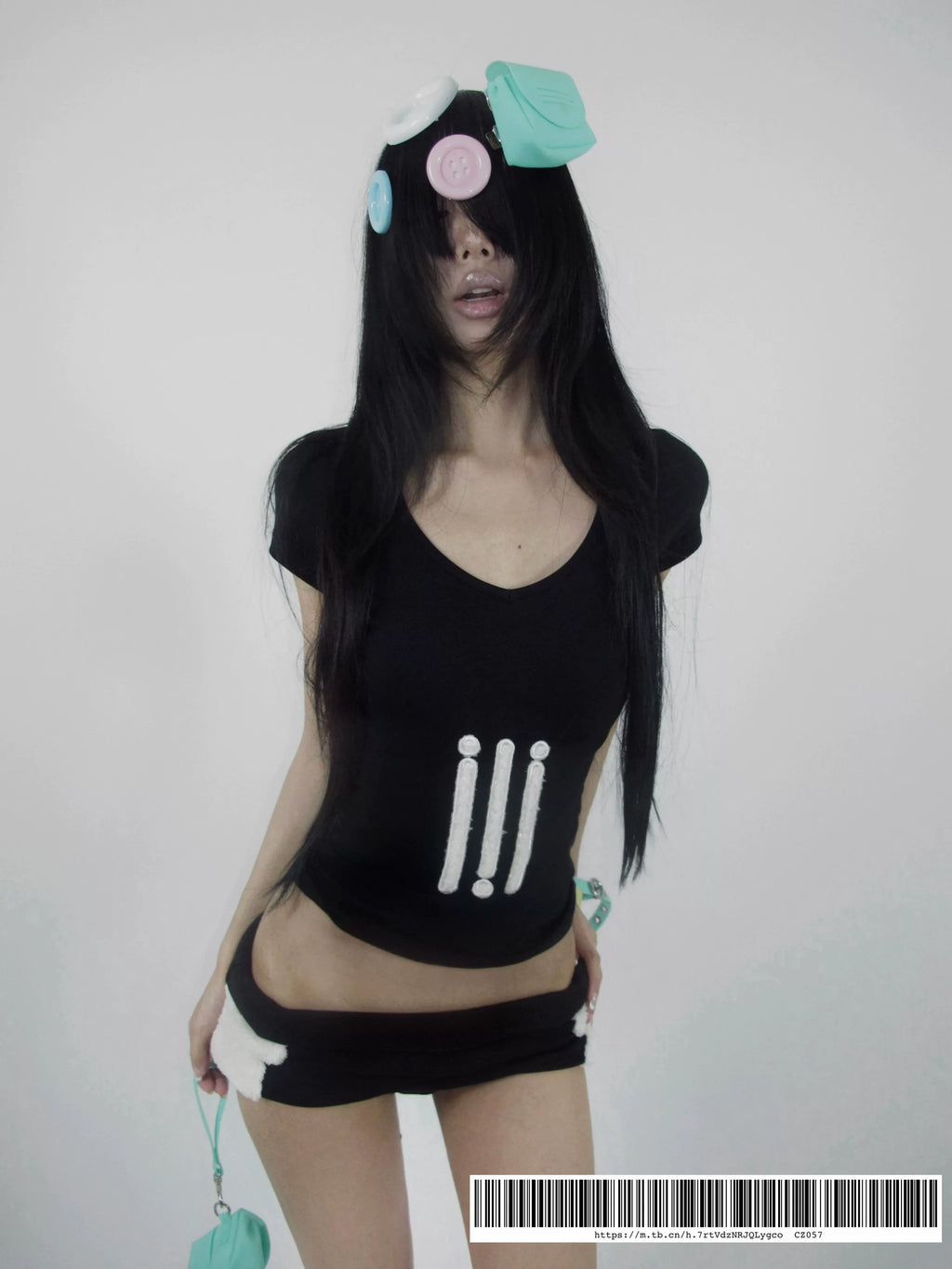 3D LOGO STRETCH V-NECK TEE
