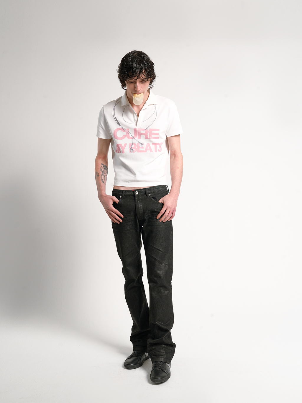 DISTRESSED WAXED JEANS
