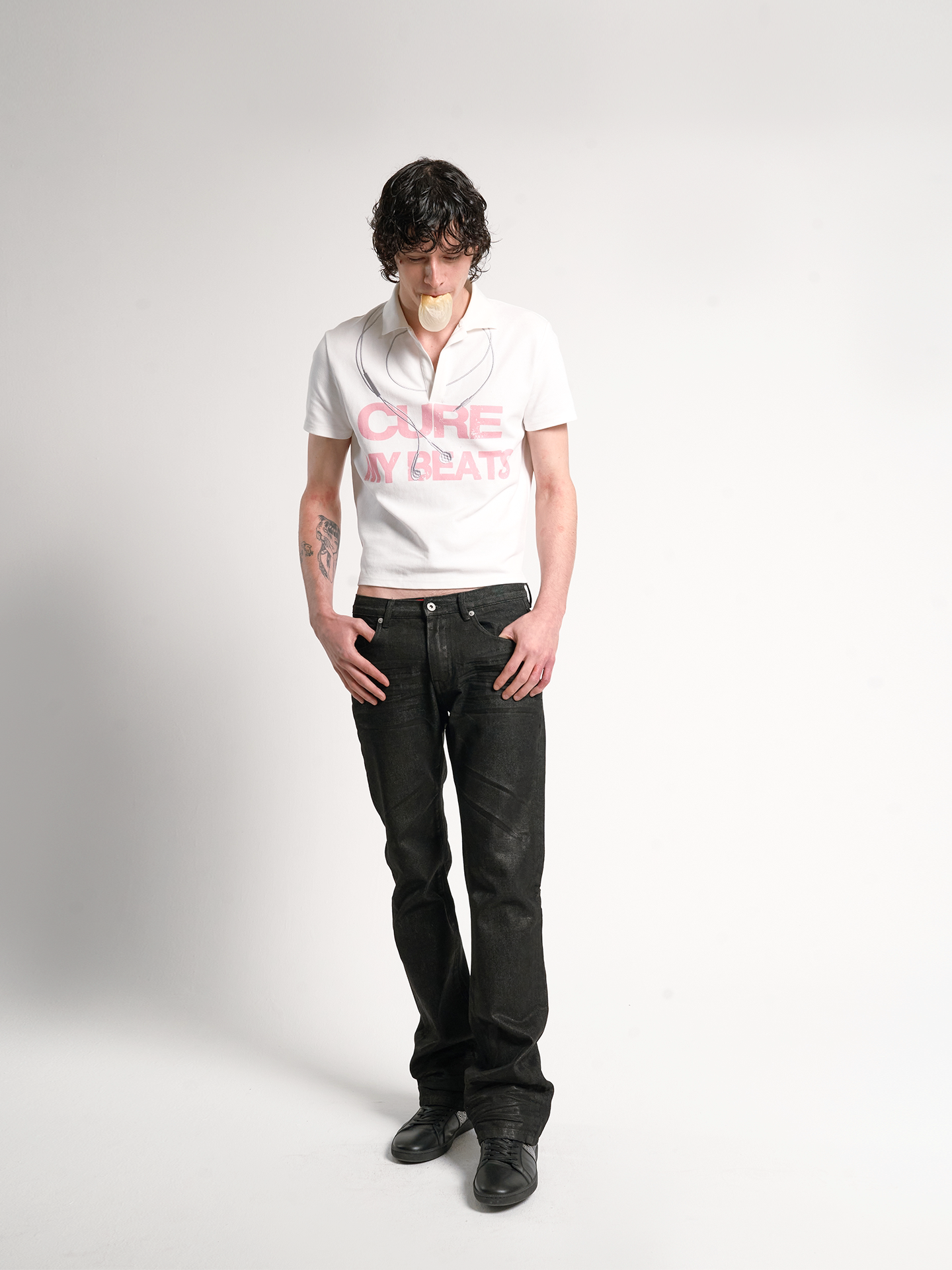 DISTRESSED WAXED JEANS