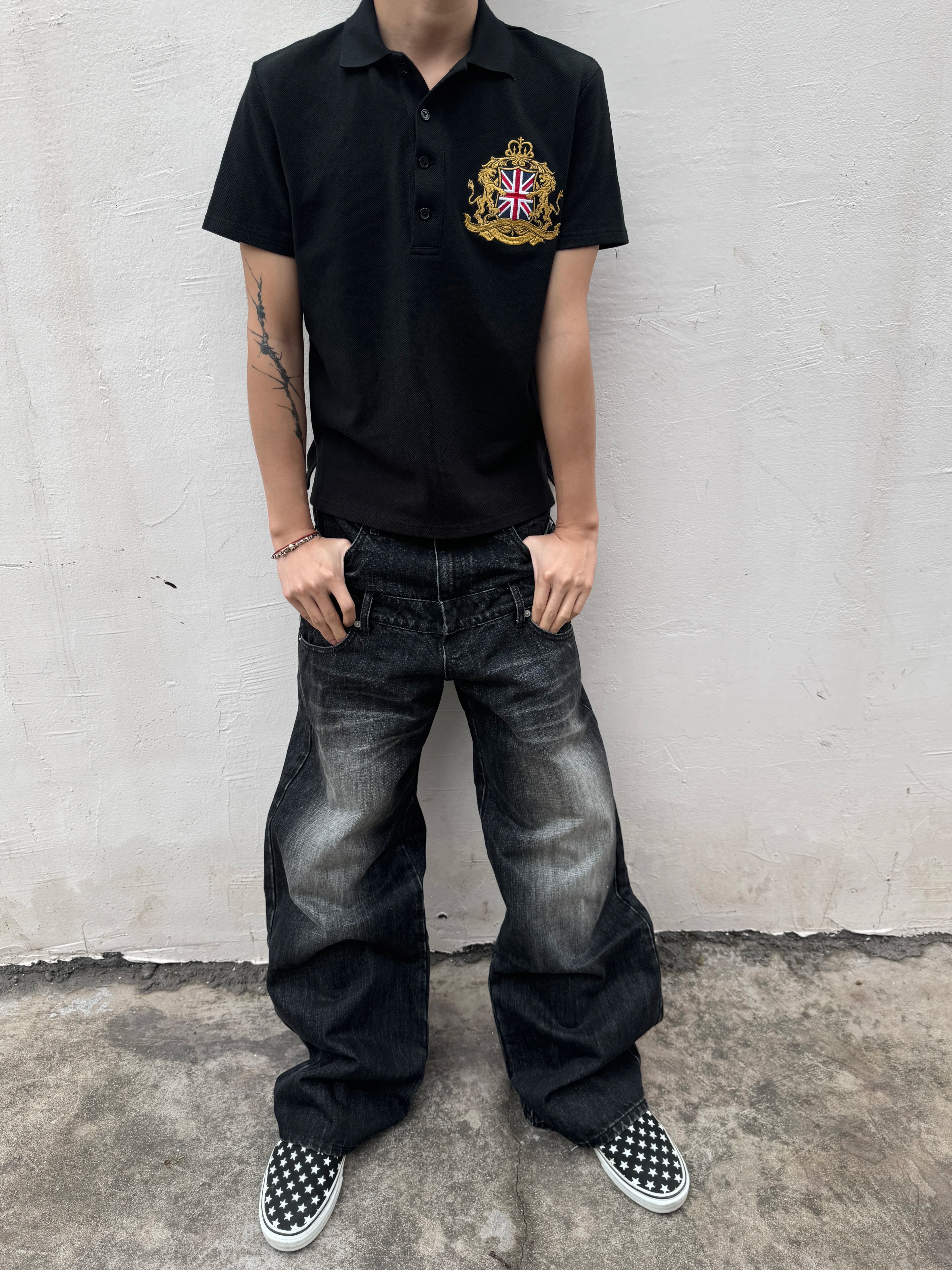 BEIGE FLAG EMBROIDERED POLO T-SHIRT