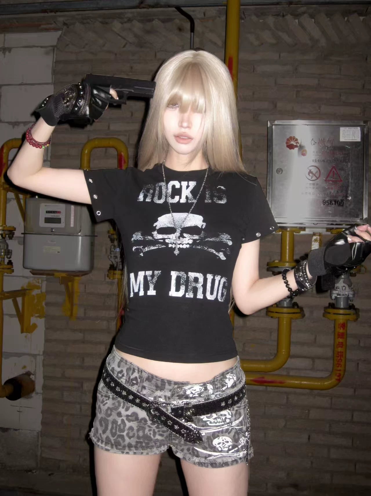 DARK SKULL GRAPHIC TEE