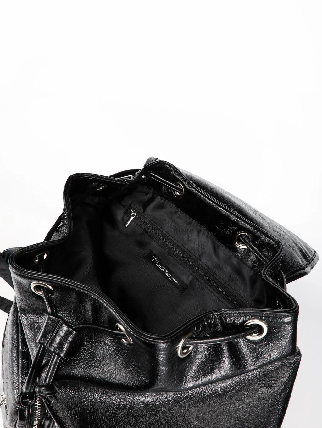 MULTI ZIP TEXTURED BACKPACK 開口部と内側