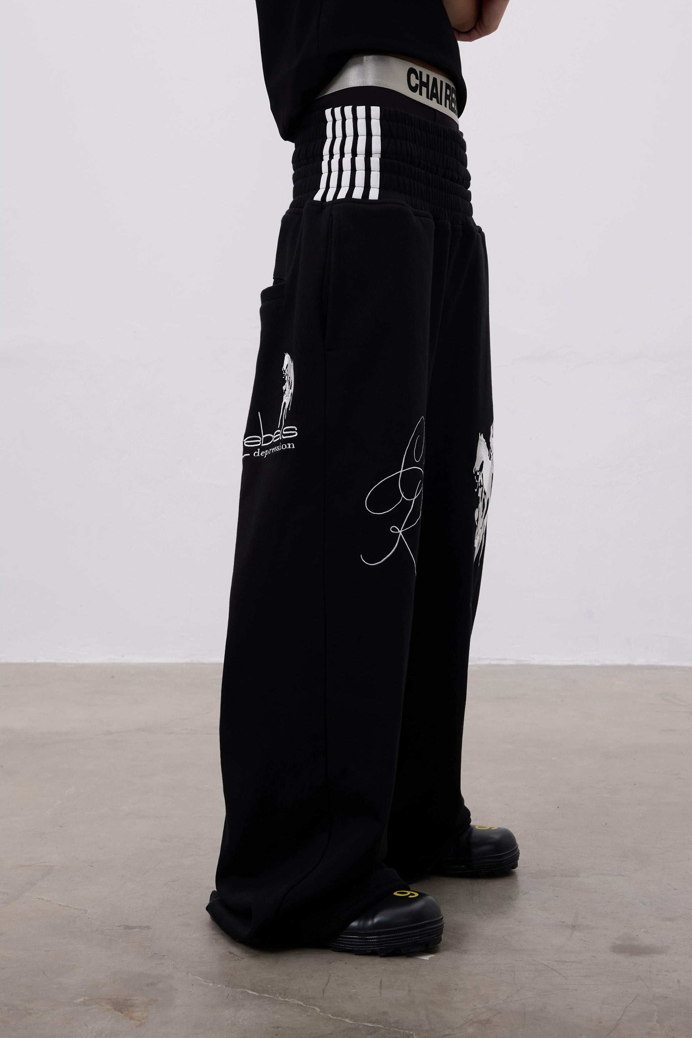 EMBROIDERED BAGGY PANTS