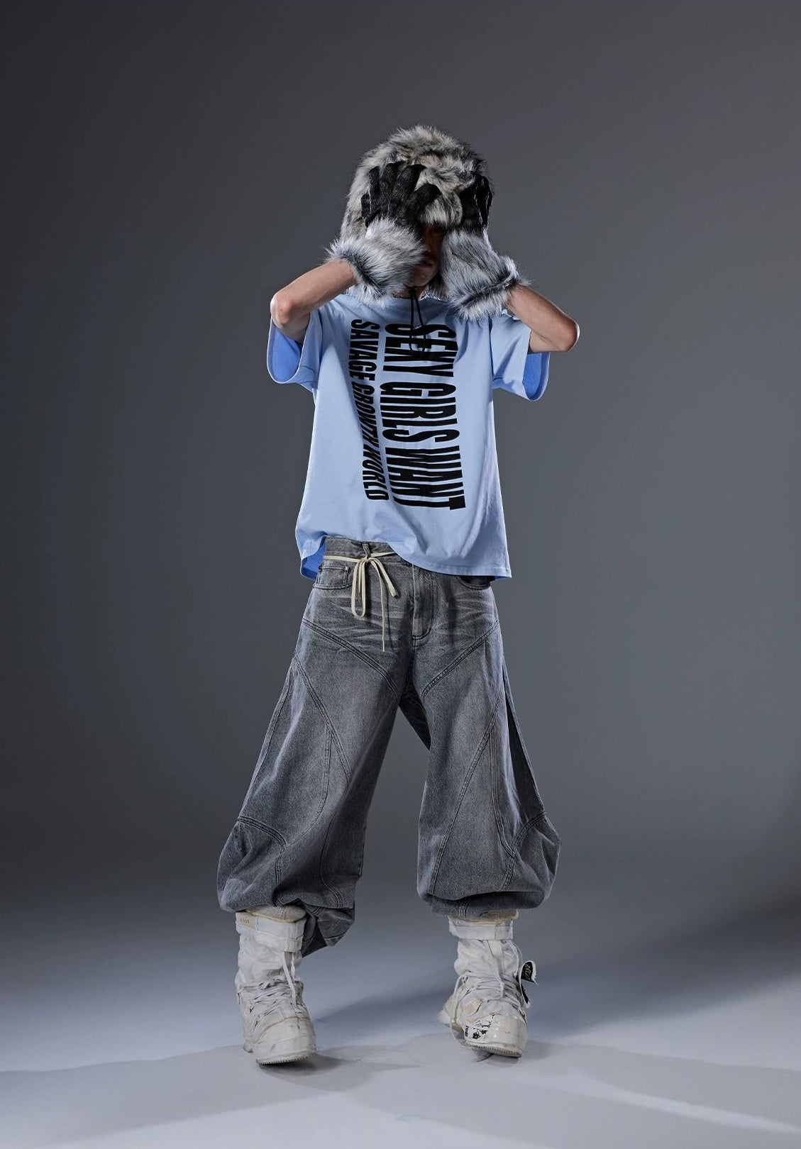 STREET STYLE GRAPHIC TEE