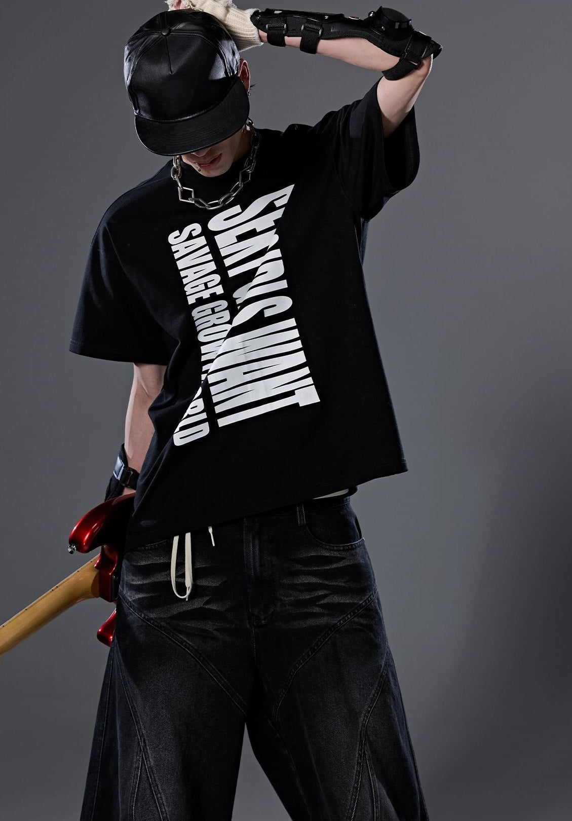 STREET STYLE GRAPHIC TEE