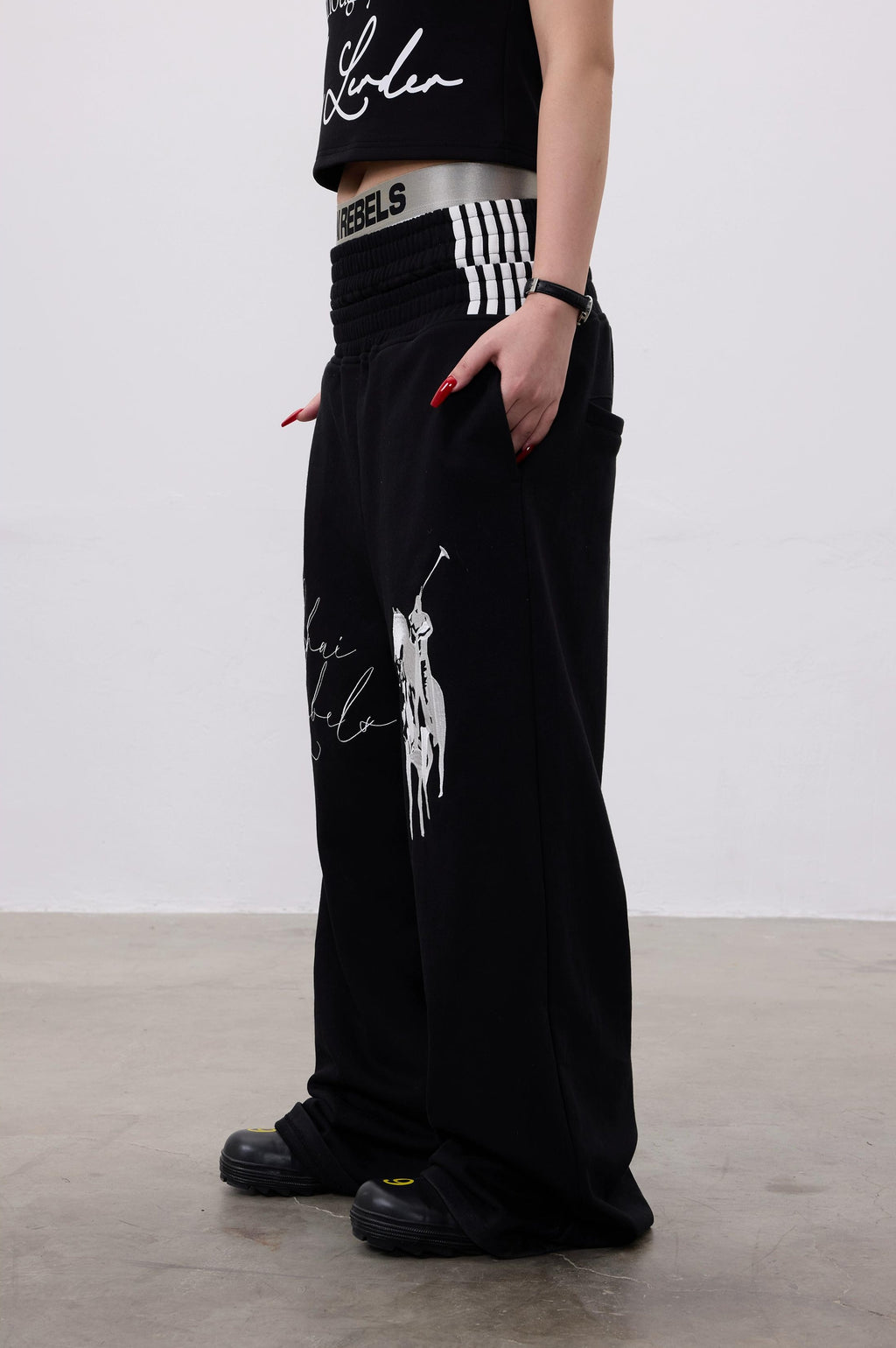 EMBROIDERED BAGGY PANTS