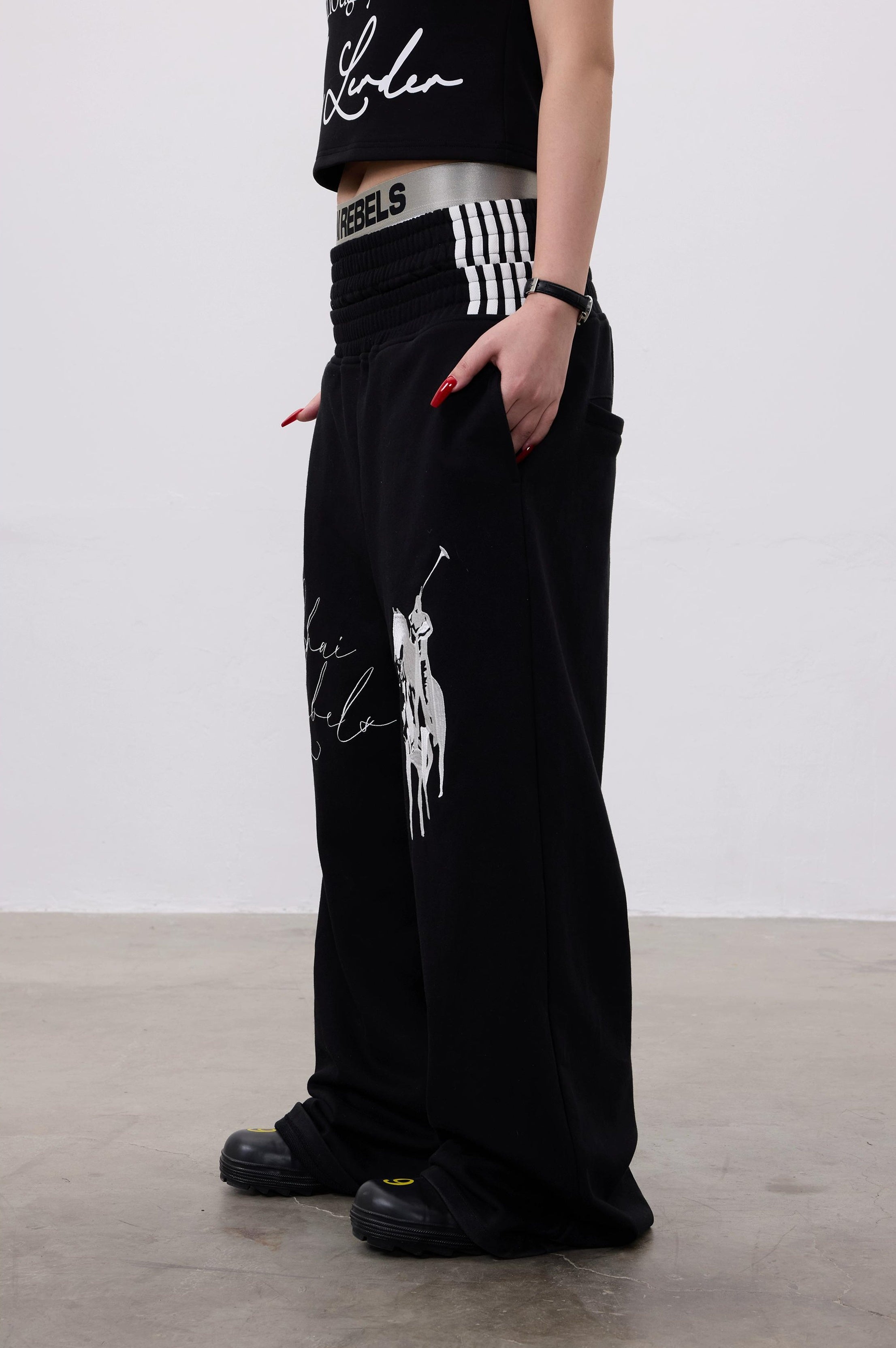 EMBROIDERED BAGGY PANTS